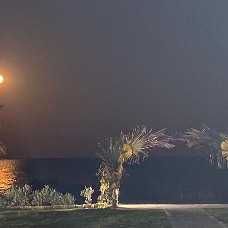 Ionion Beachfront Villa アヤナパ エクステリア 写真