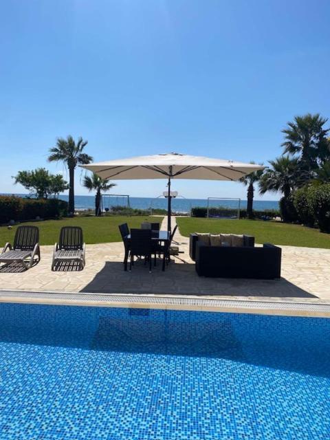Ionion Beachfront Villa アヤナパ エクステリア 写真
