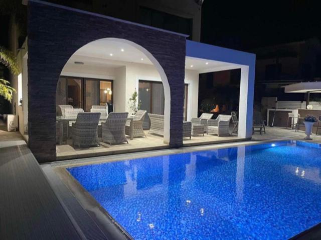 Ionion Beachfront Villa アヤナパ エクステリア 写真