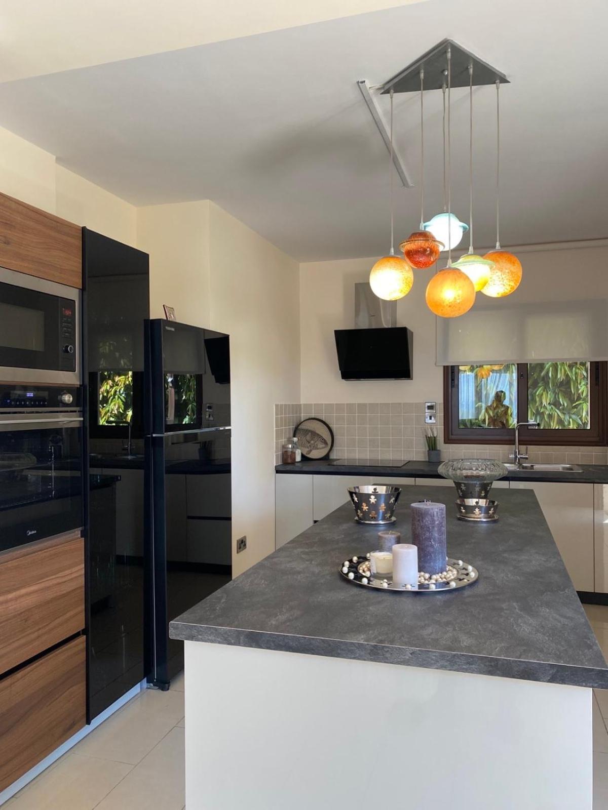 Ionion Beachfront Villa アヤナパ エクステリア 写真