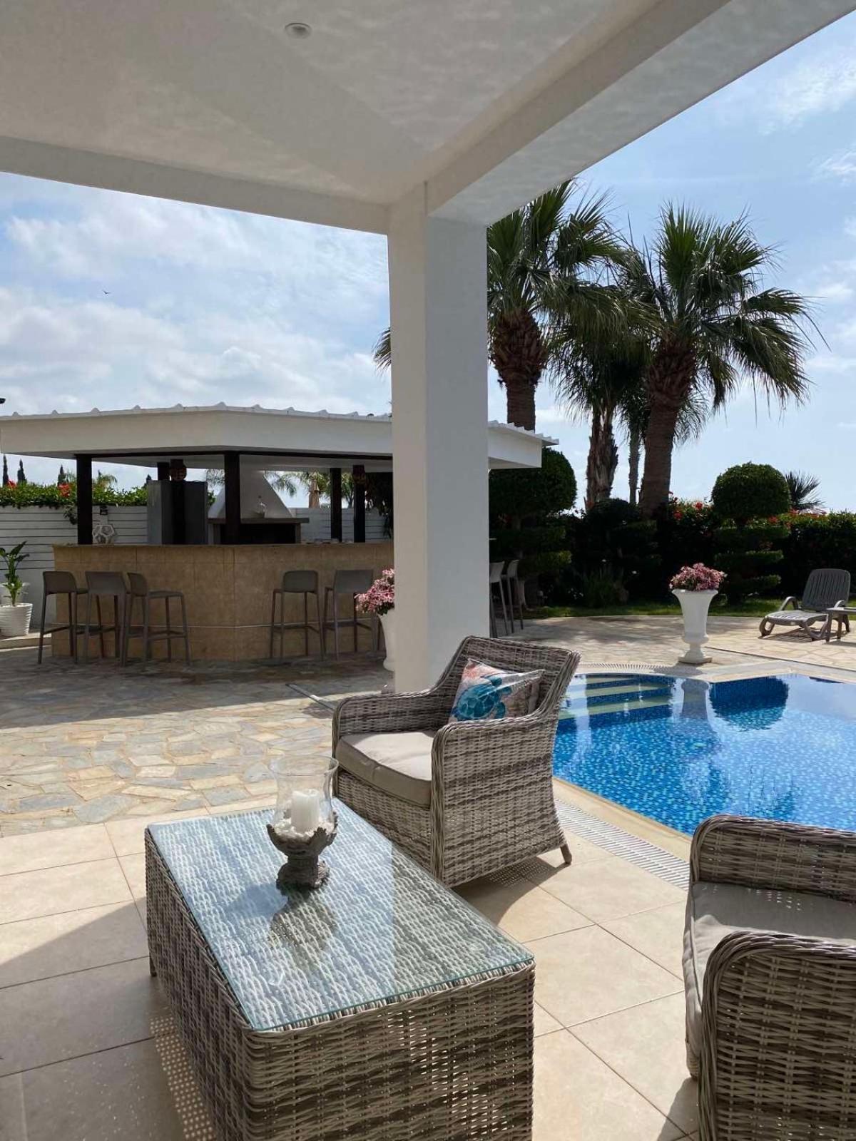 Ionion Beachfront Villa アヤナパ エクステリア 写真