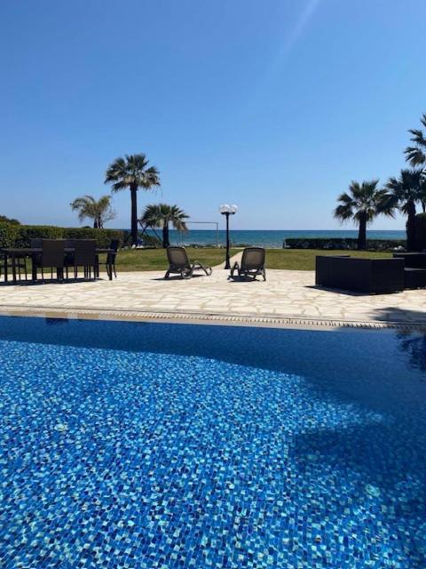 Ionion Beachfront Villa アヤナパ エクステリア 写真