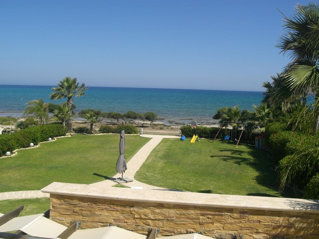 Ionion Beachfront Villa アヤナパ 部屋 写真