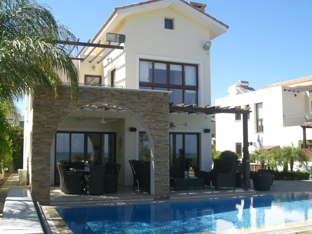 Ionion Beachfront Villa アヤナパ 部屋 写真