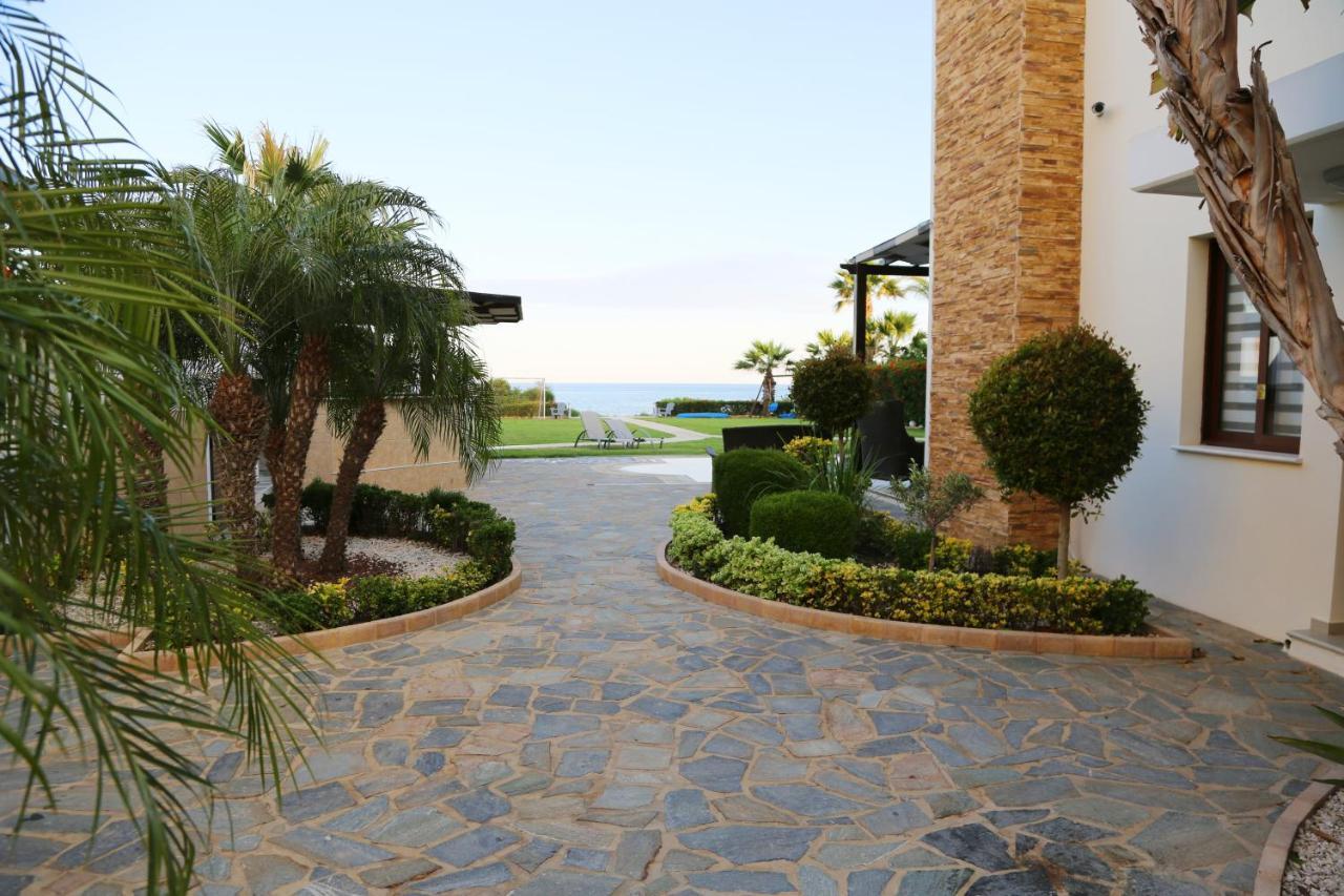 Ionion Beachfront Villa アヤナパ エクステリア 写真